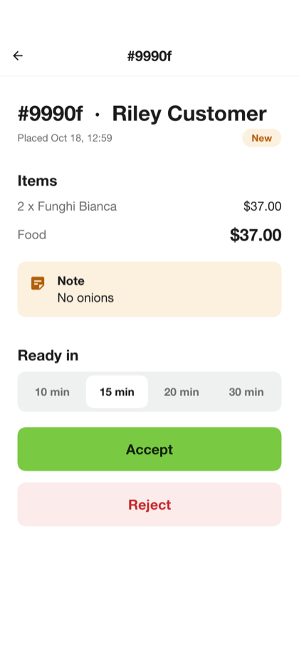An order on the merchant’s screen with its dishes, the note No onions, a choice of preparation time and buttons to accept or reject it